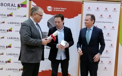 David Yárnoz recibe el Premio de la Academia Navarra de Gastronomia